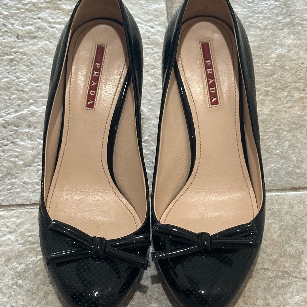 Prada Black Patent Leather Bow Pump Heels Size38.5